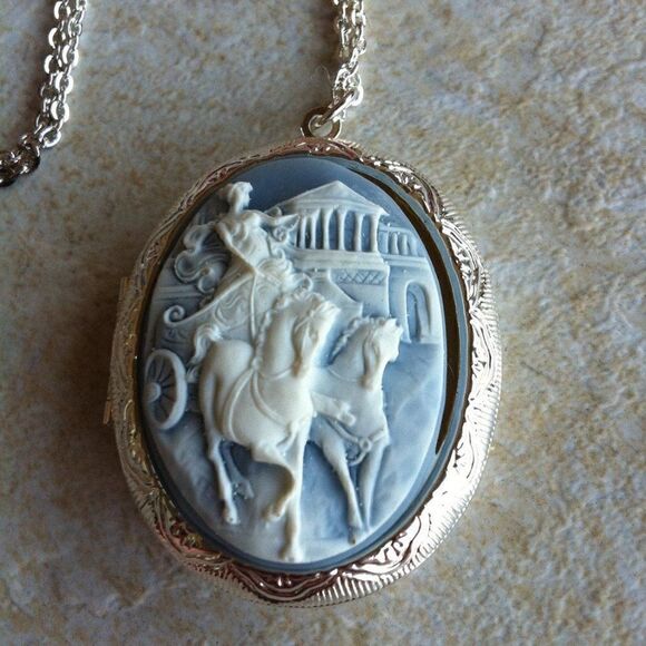 Victorian Valentine’s gift Renaissance Roman Chariot Locket Blue Necklace Viking - Picture 5 of 8